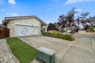 697 Auburn Dr in Vallejo, CA - Building Photo - Building Photo