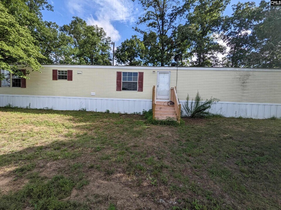 1629A Robinson Town Rd in Cassatt, SC - Building Photo