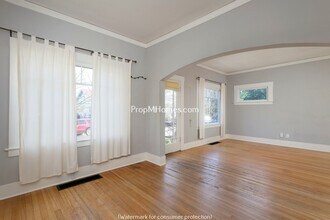 8719 SE 15th Ave in Portland, OR - Building Photo - Building Photo