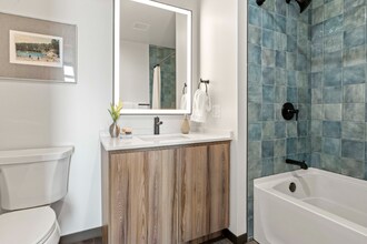 151 N Ashland Ave in Chicago, IL - Foto de edificio - Building Photo