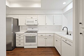 24518 McBean Pkwy in Santa Clarita, CA - Building Photo - Building Photo