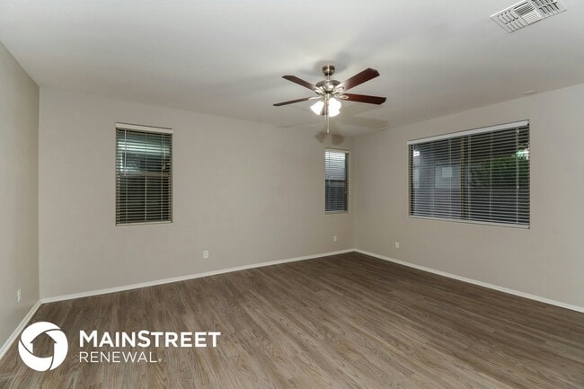 17039 W Ipswitch Way in Surprise, AZ - Foto de edificio - Building Photo