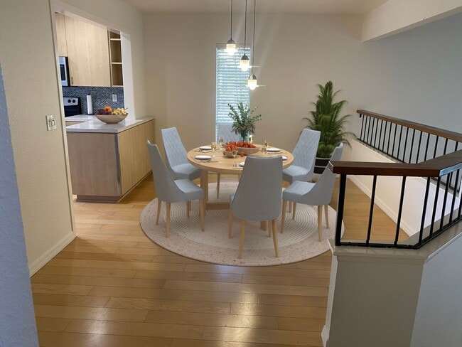 3319 Caminito Eastbluff in San Diego, CA - Building Photo - Building Photo