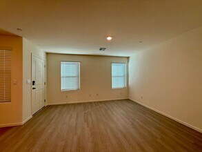 4989 Chapin Mesa Ave in Enterprise, NV - Building Photo - Building Photo