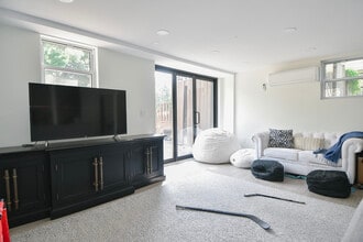28 Garfield Rd in West Hartford, CT - Building Photo - Building Photo
