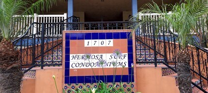 1707 Pacific Coast Hwy, Unit 126 in Hermosa Beach, CA - Foto de edificio - Building Photo