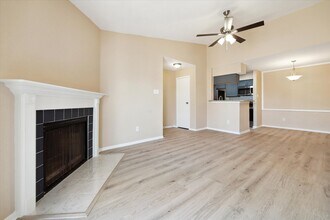 11201 Lynbrook Dr in Houston, TX - Building Photo - Building Photo