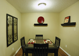 Enclave Apartments in Memphis, TN - Building Photo - Interior Photo