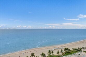 19111 Collins Ave in Sunny Isles Beach, FL - Foto de edificio - Building Photo