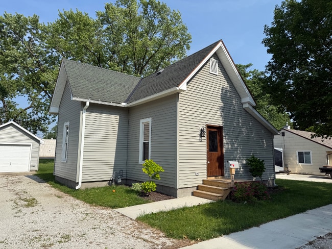 property at 204 S Main St