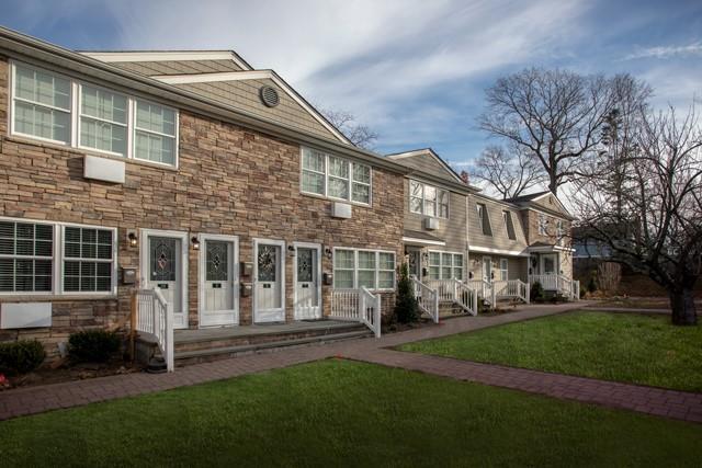 45 Fairfield Way in Commack, NY - Building Photo