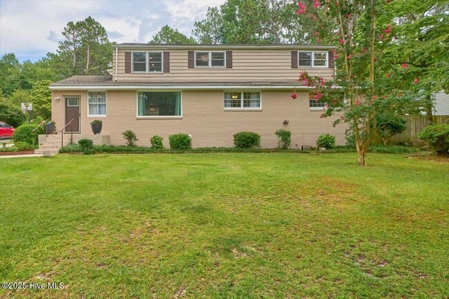 property at 825 N Saylor St