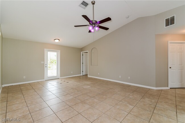 123 SW 29th Terrace in Cape Coral, FL - Foto de edificio - Building Photo