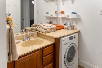 Room in Condo on Avenue A in Austin, TX - Foto de edificio - Building Photo