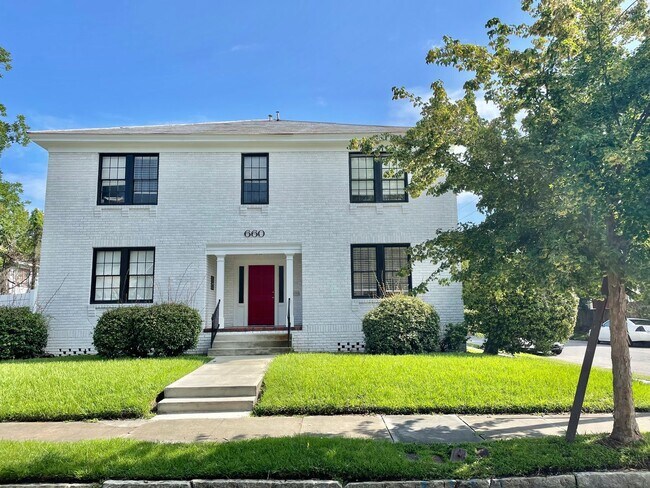 property at 660 E 40th St