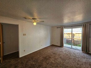 247 25th St NE in Salem, OR - Building Photo - Building Photo