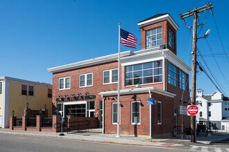 44 School St in Foxboro, MA - Foto de edificio - Building Photo