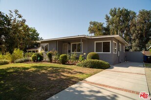 5258 Thornburn St in Los Angeles, CA - Building Photo