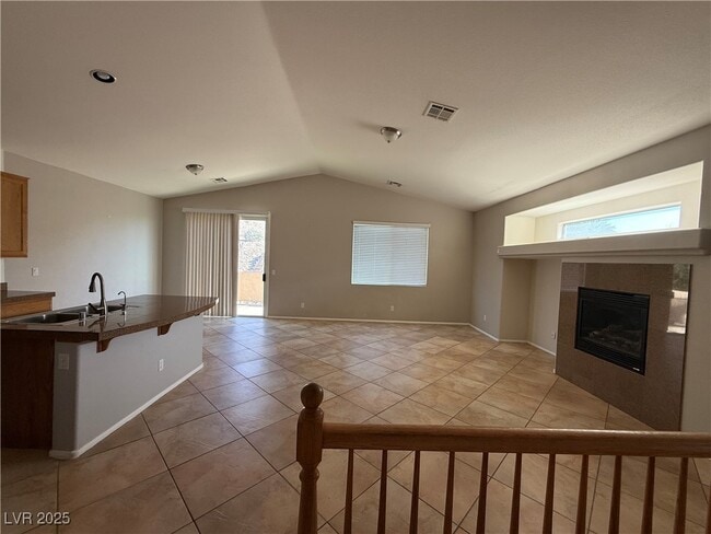 5122 Echo Shire Ave in Las Vegas, NV - Building Photo - Building Photo