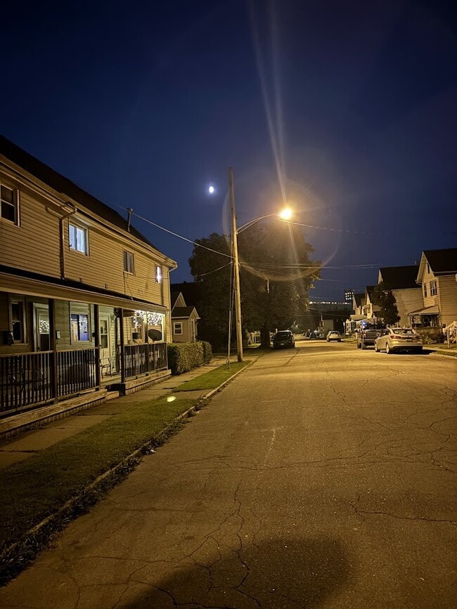 201 Mackinaw St, Unit Upper Front in Buffalo, NY - Foto de edificio - Building Photo