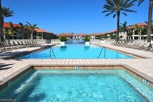 580 Avellino Isles Cir in Naples, FL - Building Photo