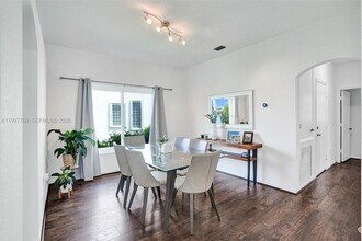 4102 Sapphire Terrace in Weston, FL - Building Photo - Building Photo