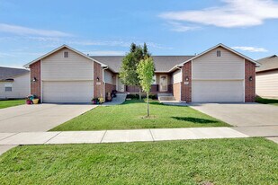 Lakeside Townhomes in Wichita, KS - Building Photo