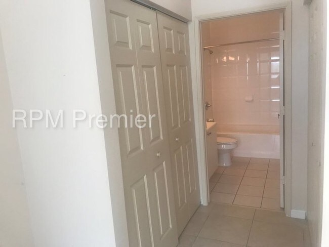 7930 N Nob Hill Rd-Unit -APT 306 in Tamarac, FL - Building Photo - Building Photo