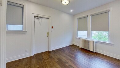 135 Earl Pl in Toronto, ON - Building Photo - Building Photo