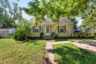 208 W 5th St in Haven, KS - Building Photo - Building Photo