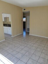 123 E Bennett St in Compton, CA - Building Photo - Building Photo