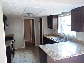 7307 Foxwick Ln in Humble, TX - Foto de edificio - Building Photo