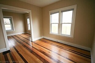 10 Vandine Pl NE in Grand Rapids, MI - Building Photo