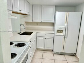 9651 SW 77th Ave in Miami, FL - Building Photo - Building Photo