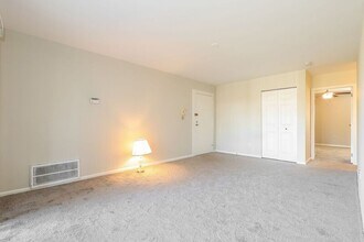 25 Kings Ct in Hatboro, PA - Building Photo - Building Photo