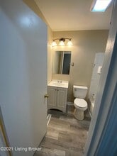 8715 Blue Bell Dr in Louisville, KY - Building Photo - Building Photo