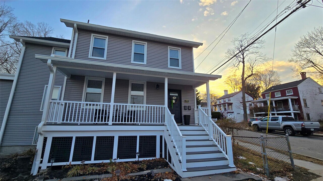 1 Dewindt St in Beacon, NY - Building Photo