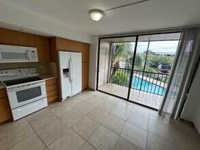 8540 SW 133rd Avenue Rd in Miami, FL - Foto de edificio - Building Photo