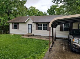 2030 Lintwood Dr in Clarksville, TN - Building Photo