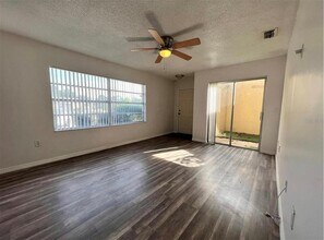 1089 Woodman Way in Orlando, FL - Building Photo - Building Photo