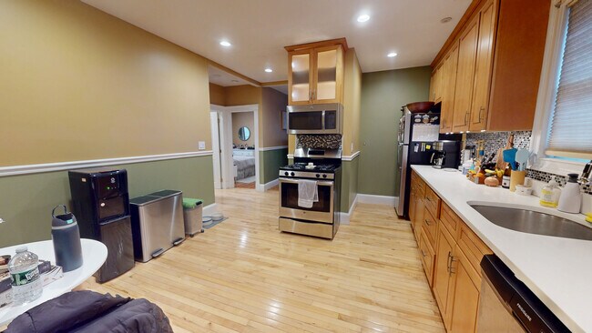 33 Walter St, Unit 1 in Medford, MA - Building Photo - Building Photo