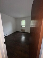 83 Manorhaven Blvd in Port Washington, NY - Building Photo - Building Photo