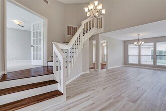 11530 Ella Lee Dr in Houston, TX - Foto de edificio - Building Photo
