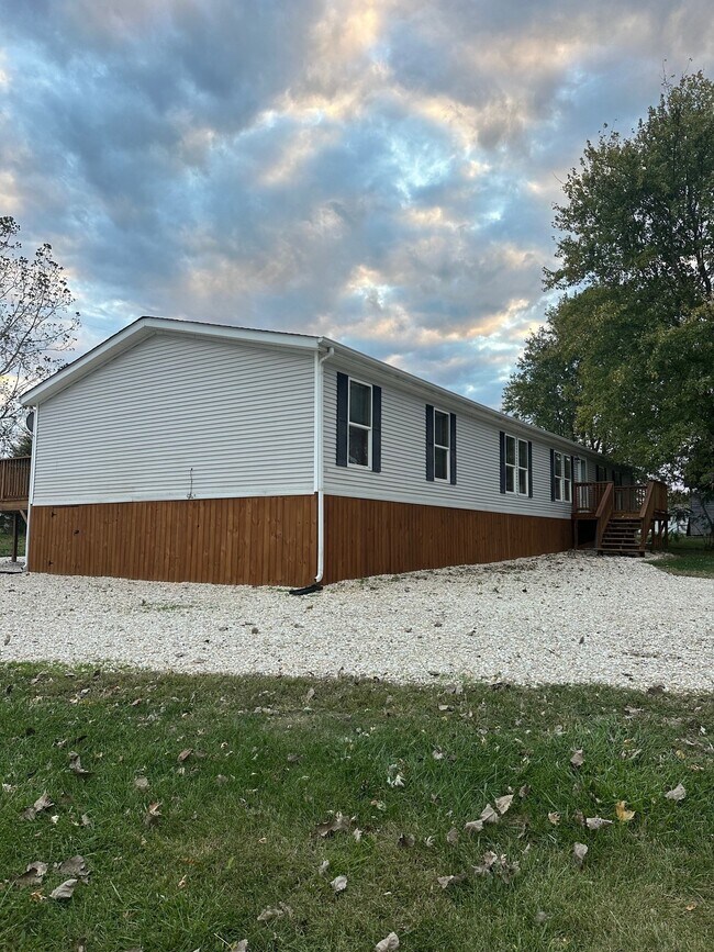 888 Schaper Rd in Foristell, MO - Foto de edificio - Building Photo