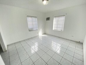 1421 E 8th Ave in Hialeah, FL - Building Photo - Building Photo