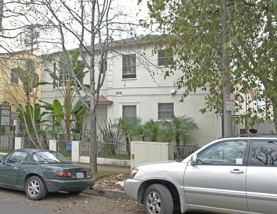 319-323 1/2 N Orange Grove Ave in Los Angeles, CA - Building Photo