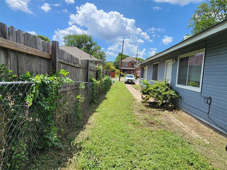 7107 Carver Ave in Austin, TX - Building Photo