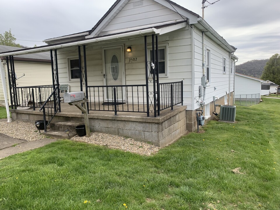 2507 2nd St in Moundsville, WV - Building Photo