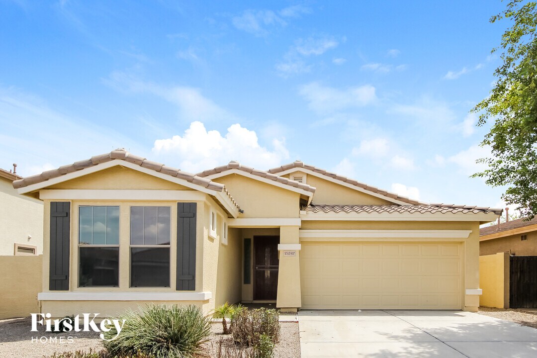 15247 W Edgemont Ave in Goodyear, AZ - Building Photo