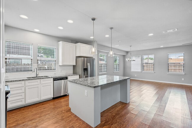 2641 Frazier Ave in Fort Worth, TX - Building Photo - Building Photo